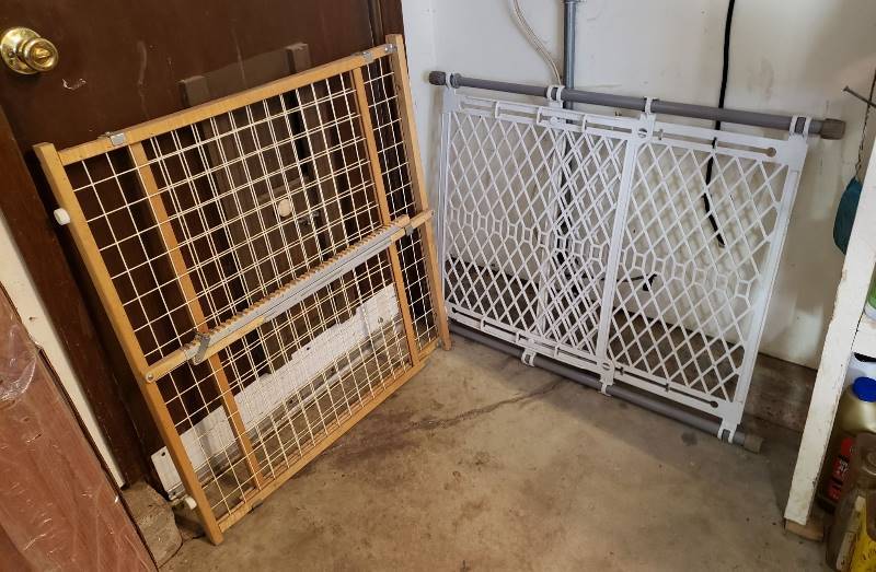 lot 1662 image: Lot of (2) Gates