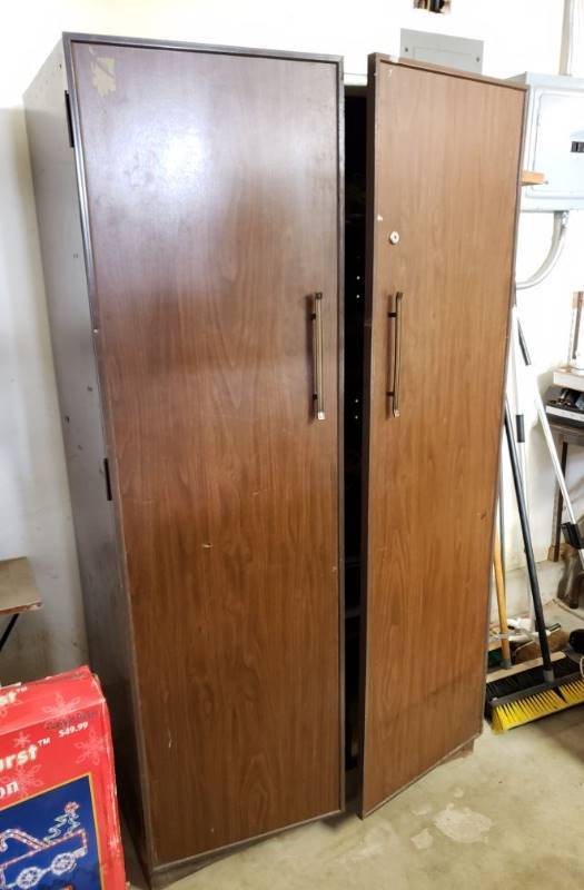 lot 1664 image: (4) Shelf Metal Cabinet No Key