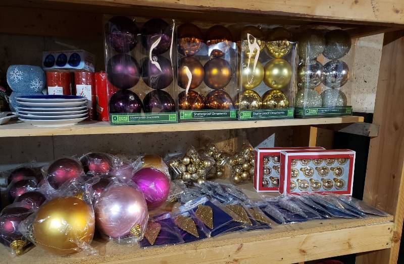 lot 1671 image: Large Lot of Christmas