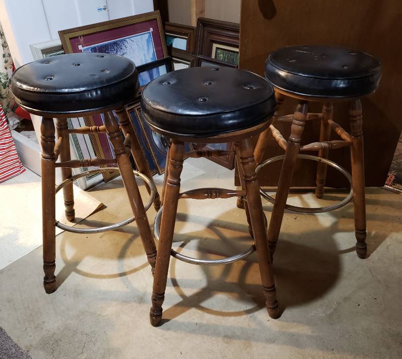 lot 1676 image: Lot of (3) Barstools
