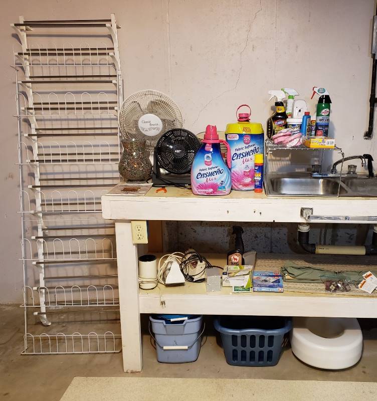 lot 1680 image: Lot of Household Items