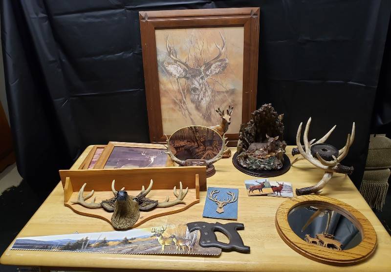 lot 1687 image: Lot of Deer Home Decor