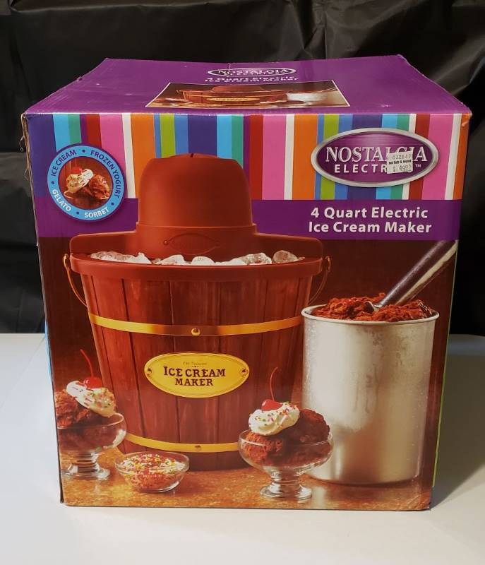 lot 1696 image: Nostalgia Elec. 4 Qt. Ice Cream Maker - NIB