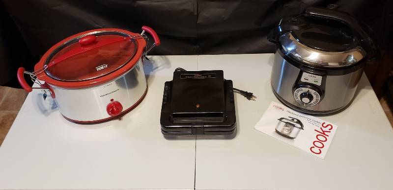lot 1699 image: Lot of Electrical Kitchen Wares - Crock Pot, Waffle Maker, and Pressure Cooker - all power on