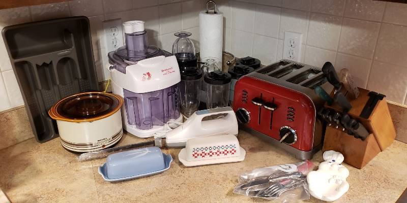 lot 1710 image: Lot of Kitchen Wares -All Electrical Items powered On