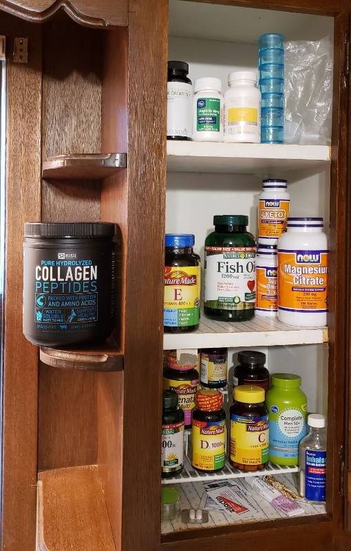 lot 1712 image: Contents of Upper Kitchen Cabinet - Vitamins and Health Enchancements