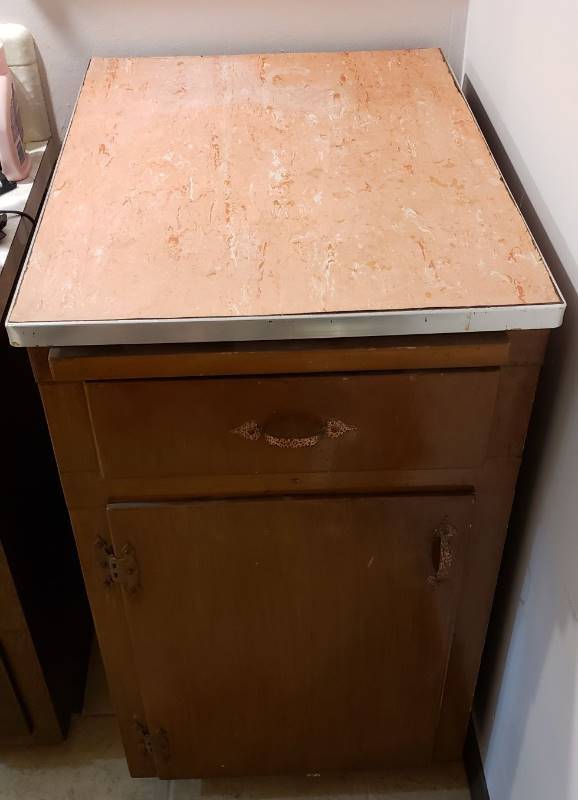 lot 1717 image: Vintage Pink Topped Wood Cabinet - 19 x 25 x 36