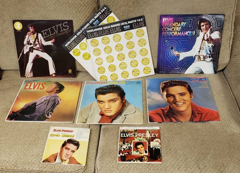 lot 1720 image: 7 Vintage Elvis Albums and 2 Jacket Covers only (45s)