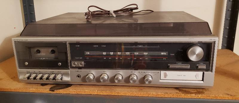 lot 1721 image: Vintage JCPenney 1727 AM FM Stereo system - Powers On and Turntable Functions - No Speakers