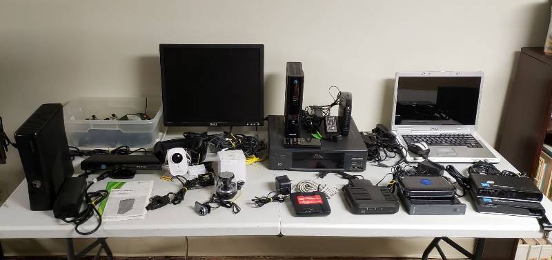 lot 1731 image: Lot of Various Electronics - Most Powered on & some did not