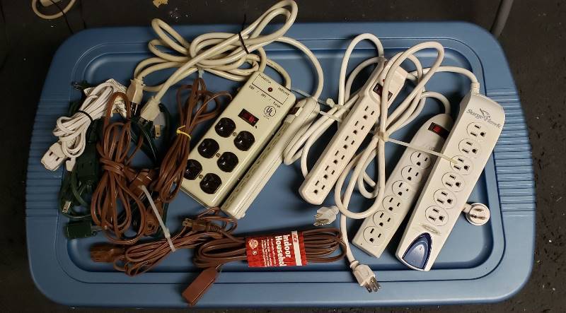 lot 1732 image: Lot of Extension Cords and Plugs