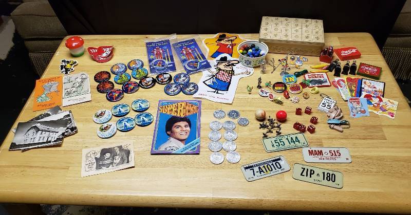 lot 1734 image: Lot of Vintage Items including Wichita Festival Buttons