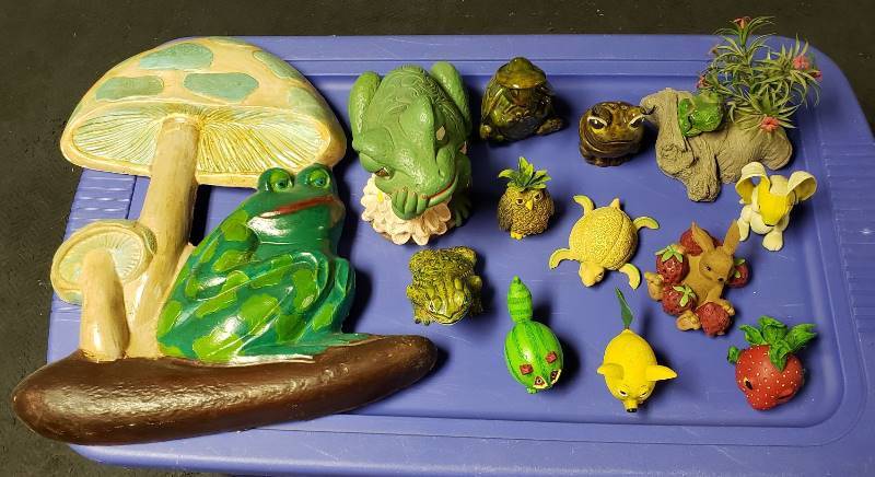lot 1738 image: Lot of Chalk, Ceramic, and Resin Animal Decor
