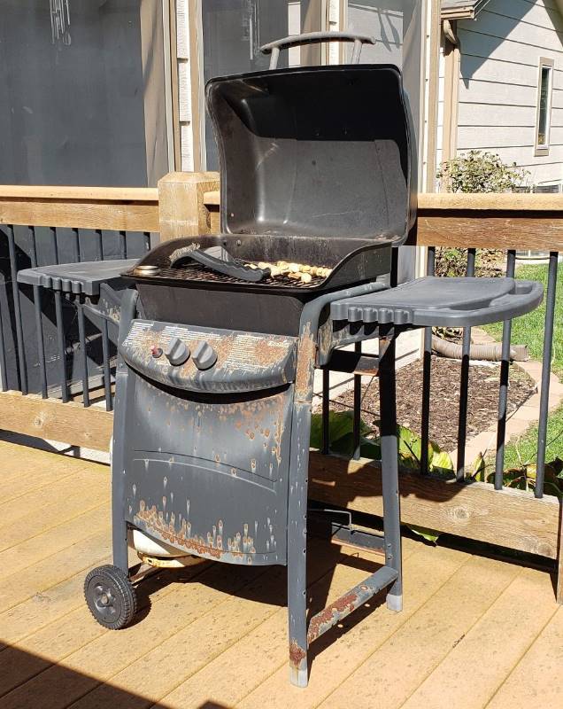 lot 3034 image: Char-Broil Propane Grill (Rusty exterior)with Propane Tank (some fuel) and Grilling Accessories