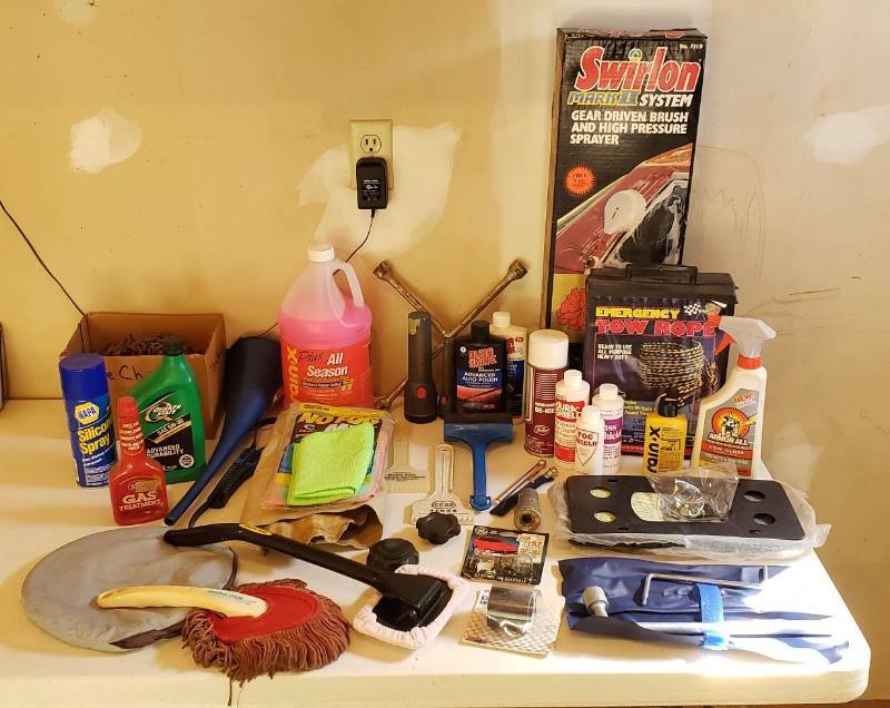 lot 3035 image: Lot of Automotive Products and Tools