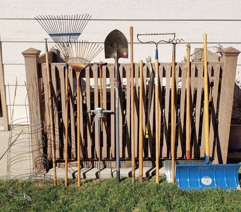 lot 3046 image: Lot of Long Handle Lawn  Garden Tools with Tomato Cages