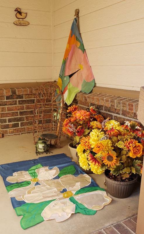 lot 3052 image: Lot of Outdoor Decor - 2 Flags (24  x 36 ), Metal Frog, Stick Trellis, and 4 Faux Flower Pots