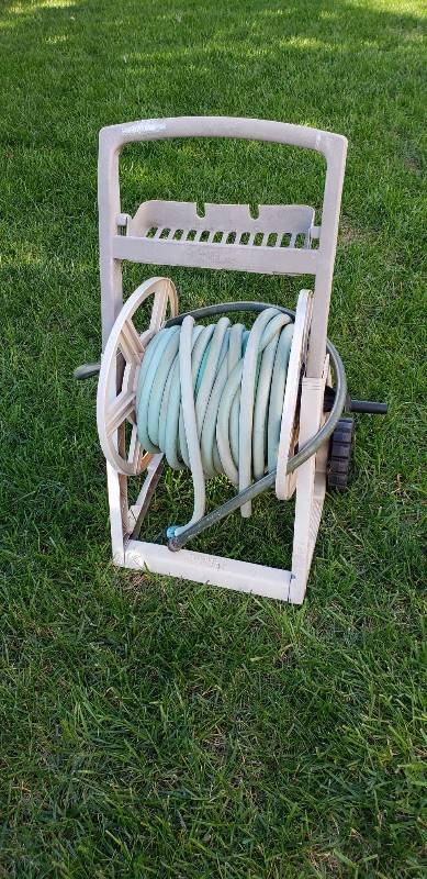 lot 3054 image: Better Homes & Gardens Hose Reel with Hose (broken handle)