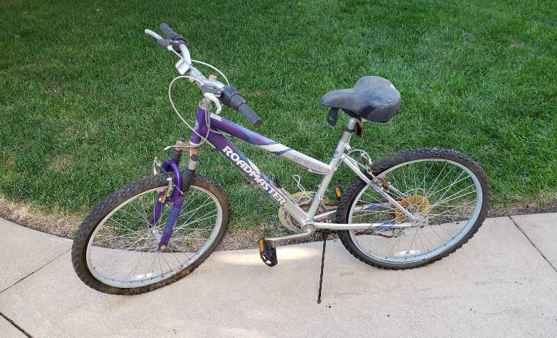 lot 3058 image: Roadmaster MT Sport SX 18 speed Ladies Bike (flat tires)