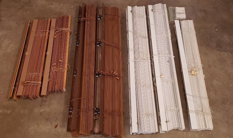 lot 3061 image: Lot of Levolor Blinds - 2 Brown (47 ), 2 White (46 ), 1 White (38), and 2 Lt. Brown (29 12 ) - no mounting brackets