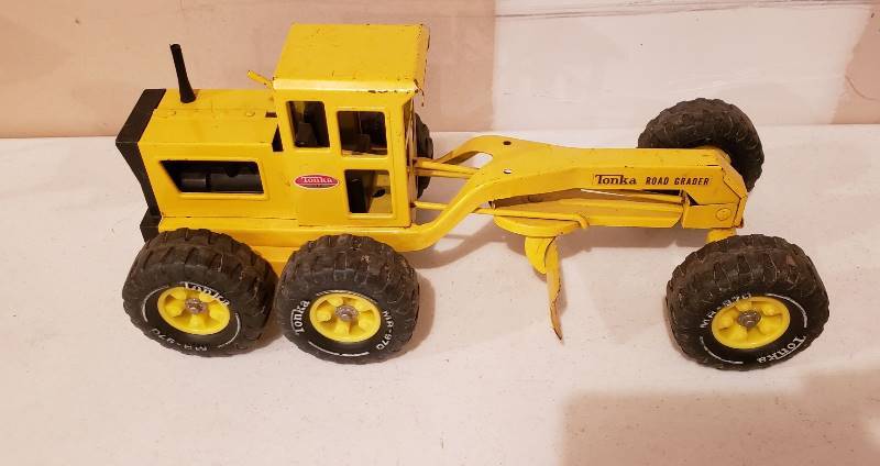 lot 3067 image: Vintage Tonka Yellow Pressed Steel Road Grader Heavy Equip Construction Toy 17