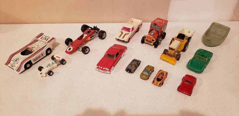 lot 3074 image: Various Vintage Toy Vehicles