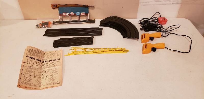 lot 3076 image: AFX Oval Eight Racing Set (NO CARS)