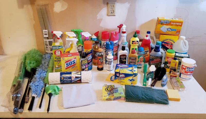 lot 3094 image: Lot of Household Cleaning Tools and Products