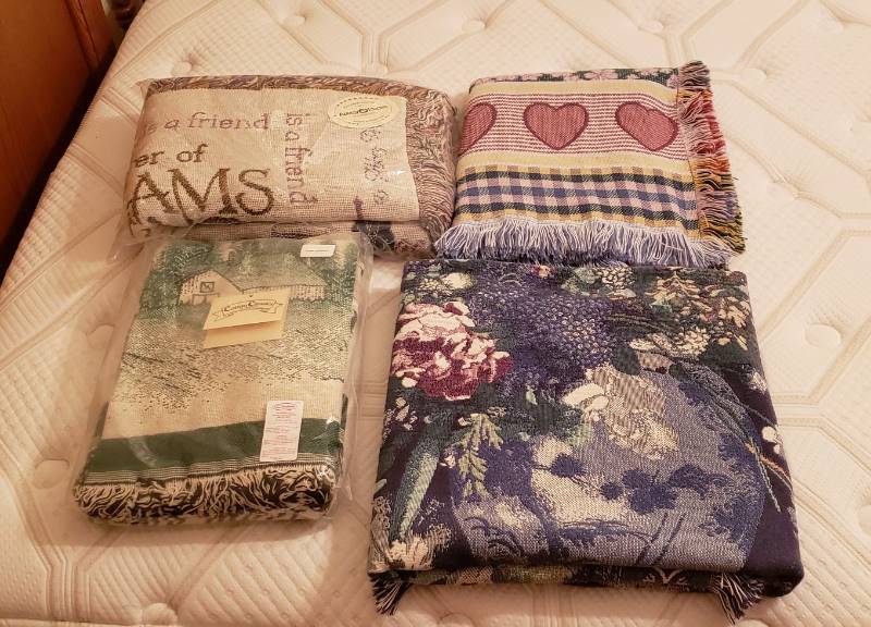 lot 3107 image: Lot of (4) Throw Blankets - (3) are New