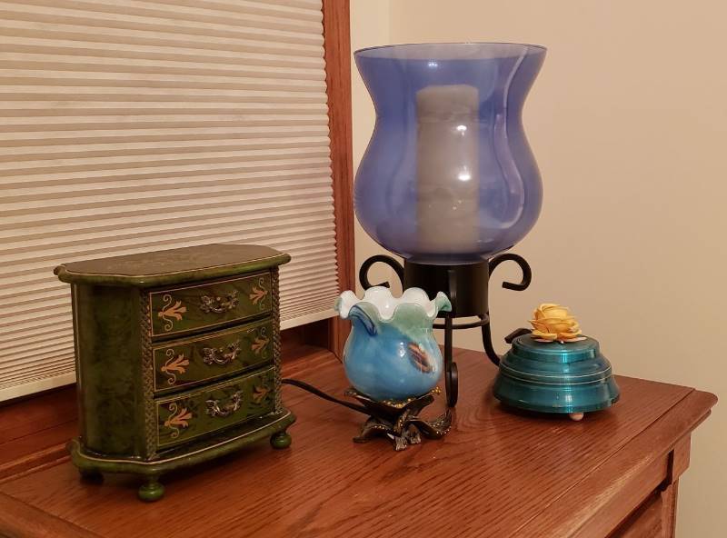 lot 3108 image: Lot of Home Decor