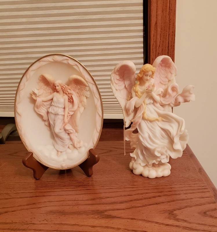 lot 3109 image: Lot of (2) Seraphim Classic Angels by Roman