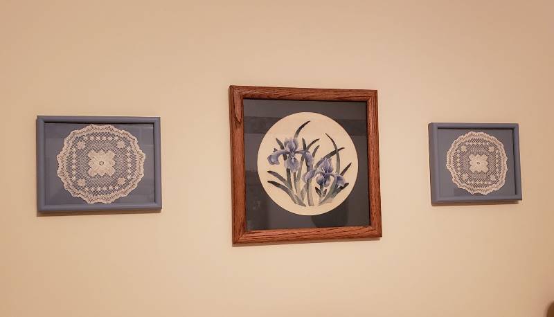 lot 3113 image: Lot of Wall Decor