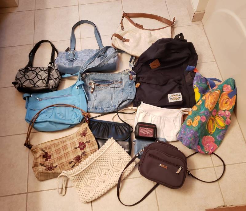 lot 3121 image: Lot of Purses and Bags