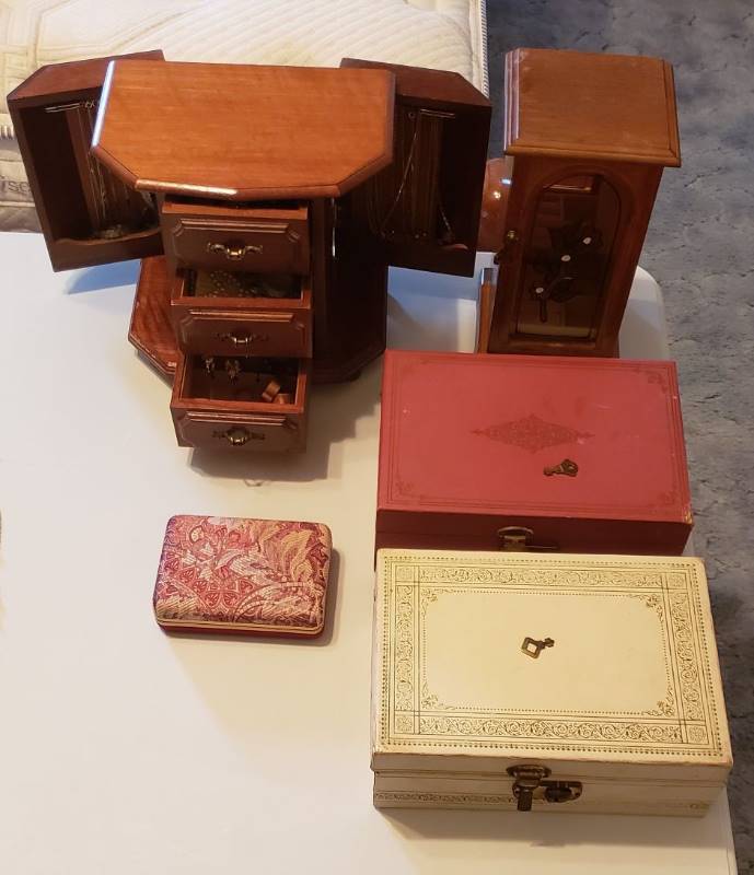 lot 3138 image: Lot of Various Jewelry Boxes - some with contents and some no contents
