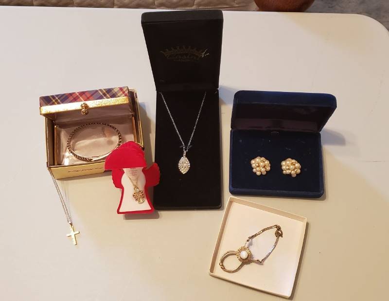 lot 3139 image: Lot of Jewelry in Boxes