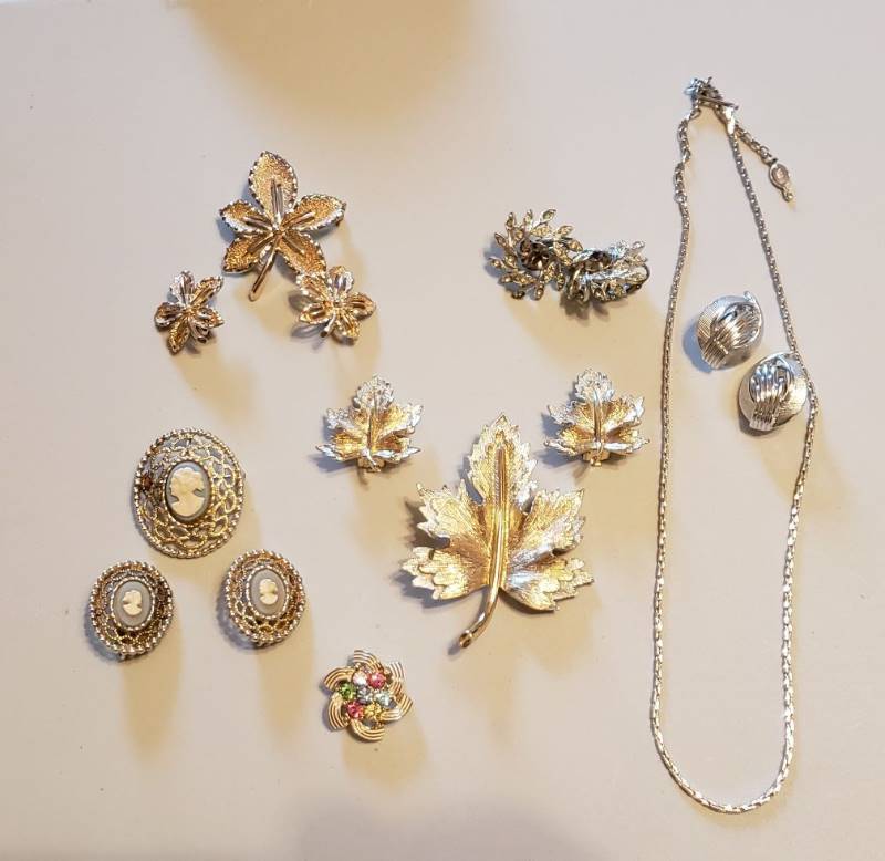 lot 3140 image: Lot of Sarah Coventry Jewelry