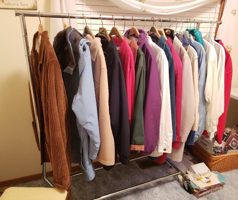 lot 3145 image: Lot of Womens Coats and Jackets - Most are Large
