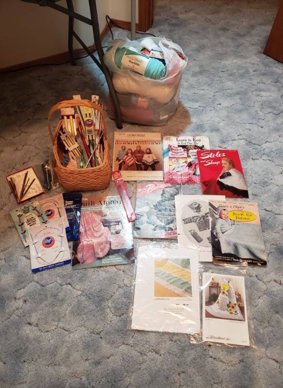 lot 3148 image: Lot of Crochet and Knitting Supplies