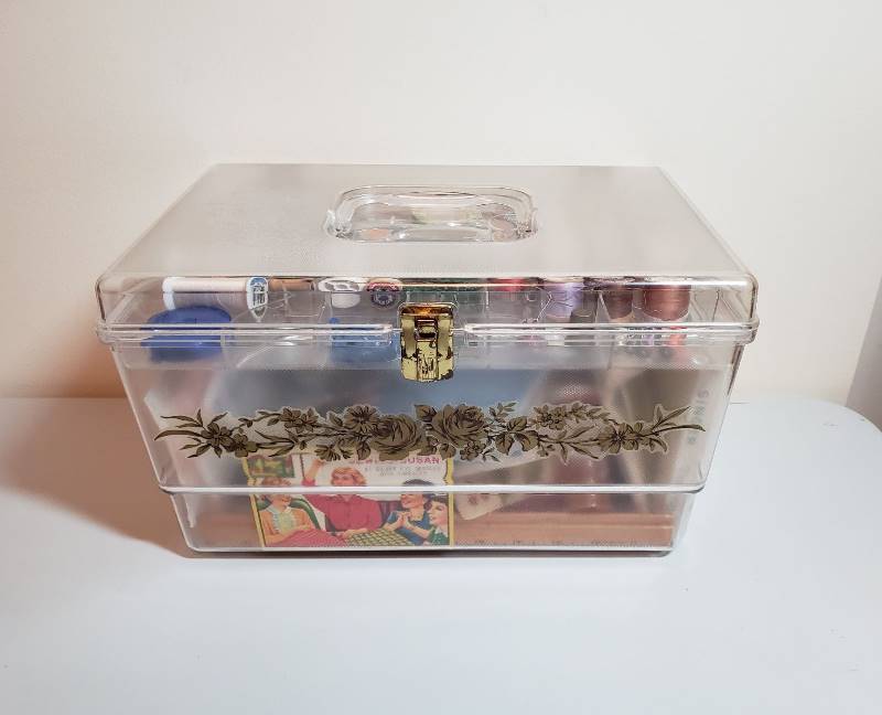 lot 3156 image: Vintage Sewing Box Full of Sewing Notions & Accessories