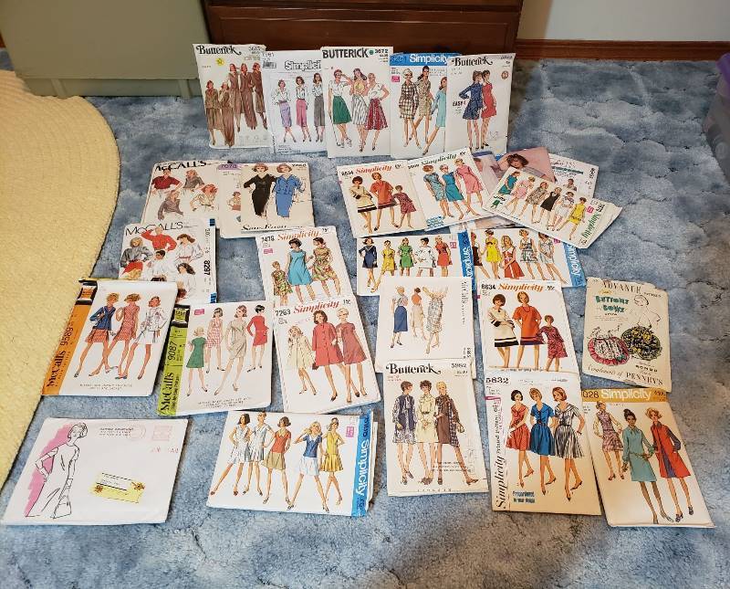 lot 3159 image: Lot of Vintage Patterns