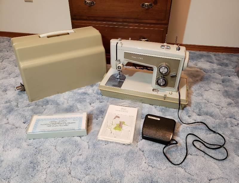 lot 3161 image: Sears Kenmore Model 1320 Zig Zag Sewing Machine