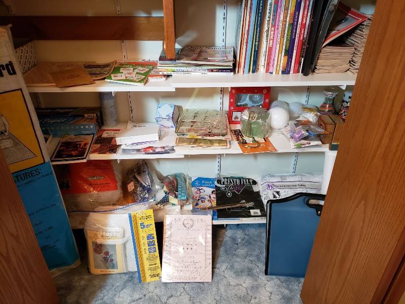 lot 3165 image: Lot of Sewing and Craft Supplies