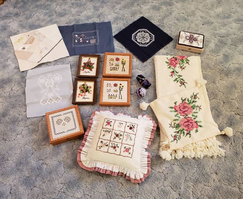 lot 3183 image: Lot of BEAUTIFUL Handmade Items