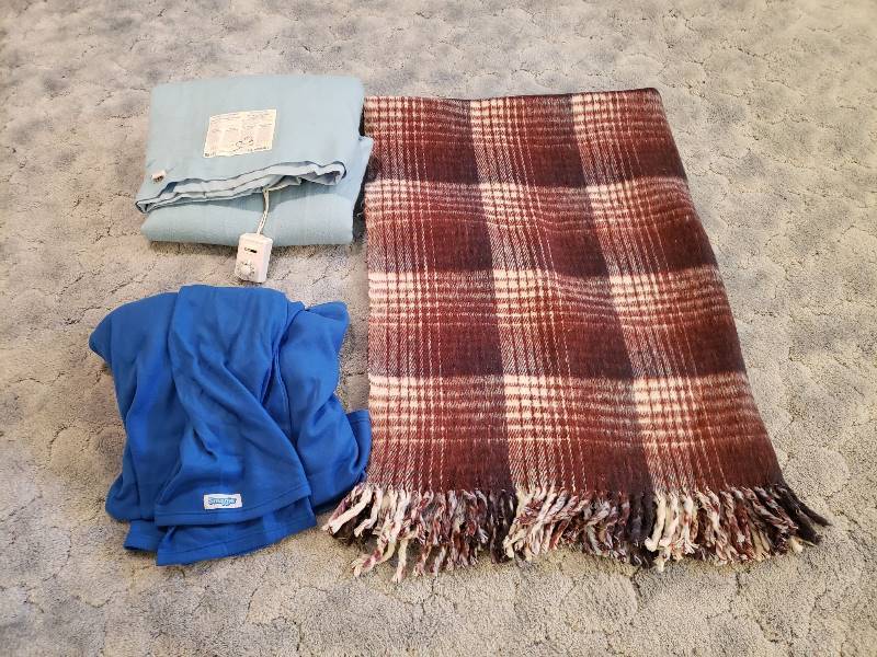 lot 3186 image: Lot of Linens