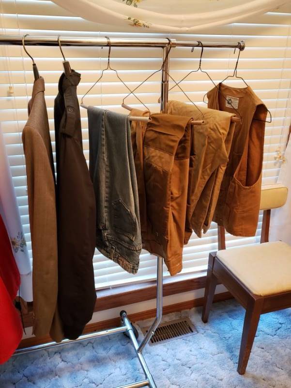 lot 3188 image: Lot of Mens Clothing - Small & Med
