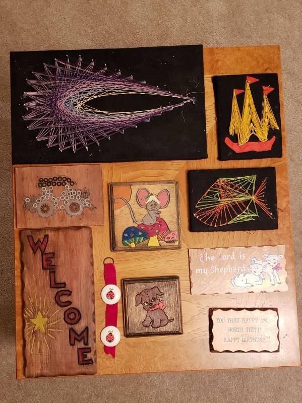 lot 3197 image: Vintage Wall Hanging Decor - String Art and Wood Artwork