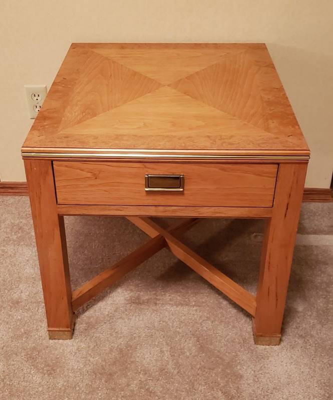 lot 3199 image: Thomasville Single Drawer SideAccent Table - 23  x 27  x 22