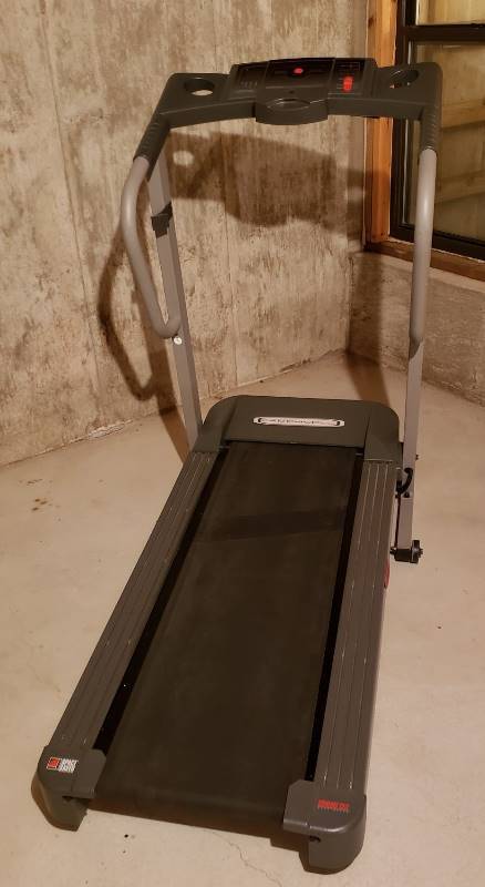 lot 3209 image: Weslo Cadence C32 Treadmill - Folds Up - 29  x 24  x 58  - works- fairly lightweight
