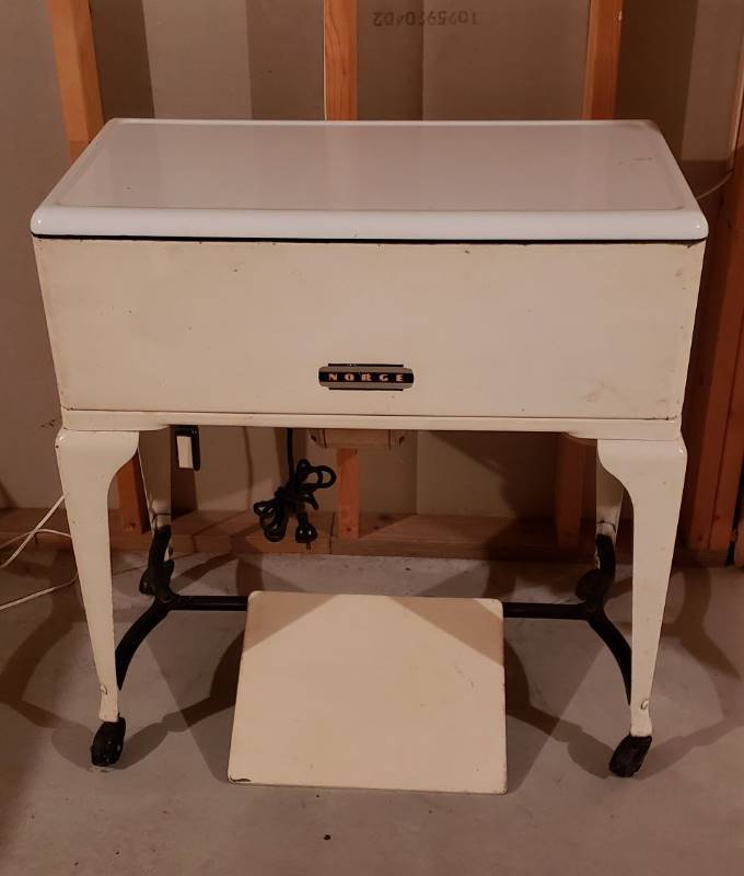 lot 3211 image: Norge Antique Pressing Machine for Clothing - White Metal Case - 32  x 16  x 34