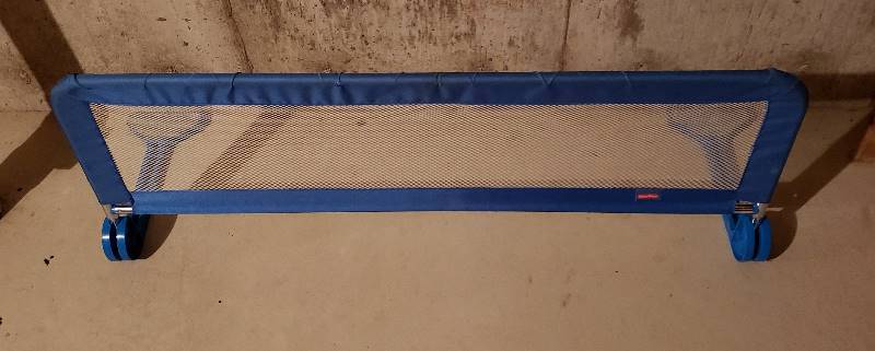 lot 3212 image: Fisher Price Mesh Toddlers Bed Railing - 45  x 15  x 16